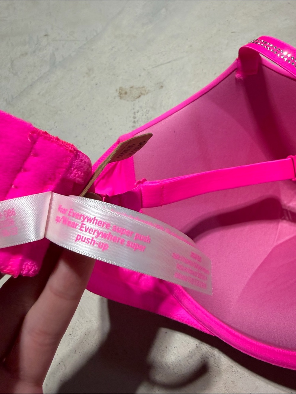 Victoria’s Secret pink wear everywhere super push up hot pink bra 38DD - Picture 9 of 10